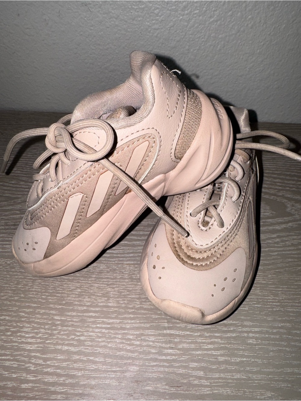 Adidas Originals Ozelia shoes toddler size 7K beige